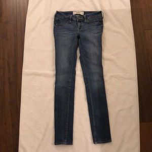 Hollister  - Teen/Girls size 0R W24 L29 med-drk denim jeans with gold trim